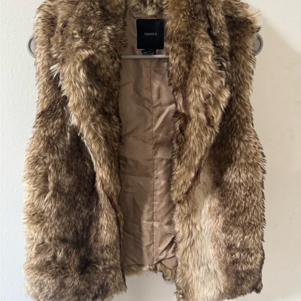 Forever 21 Faux Fur Vest in Tan - Picture 4 of 5